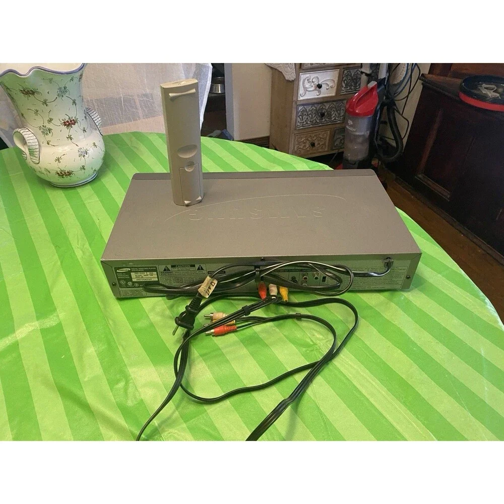 SAMSUNG DVD/CD/MP3 Player DVD-5222 TESTED With Remote
